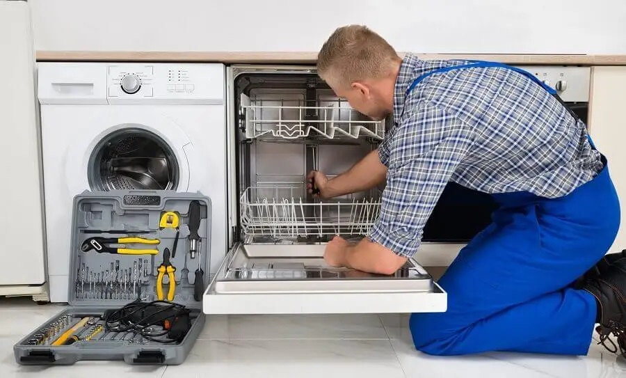 Yığılca Midea servisi teknisyen ekibi beyaz eşya tamiri yaparken
